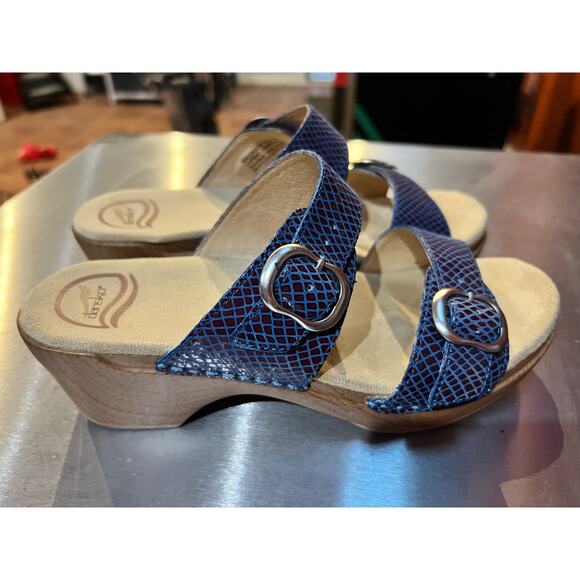 Dansko Women’s Sandals Size 39 US 8.5-9 Wedge Heel Blue Buckle Strappy Comfort - Picture 3 of 9